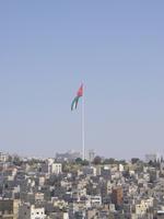 die jordanische Flagge über Amman