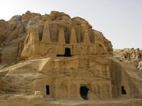 Obeliskengrab und Bab as-Siq Triklinium in Petra