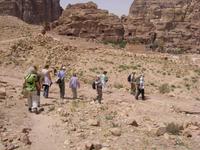 Gruppe auf dem Rundgang in Petra