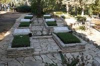 Gräber von gefallenen Soldaten auf dem Soldatenfriedhof auf dem Hetzl Berg