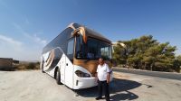 Jordanien, unser Bus mit Fahrer Hamaad