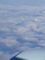 Blick aus dem Fenster der Flugzeugs über Grönland