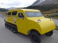 1. Transportfahrzeug am Eisfeld