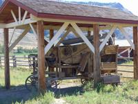 Dreschmaschine auf Anwesen Hat Creek Ranch