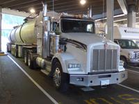 Fähre nach Vancouver Island - Truck warte auf die Auffahrt zur Fähre