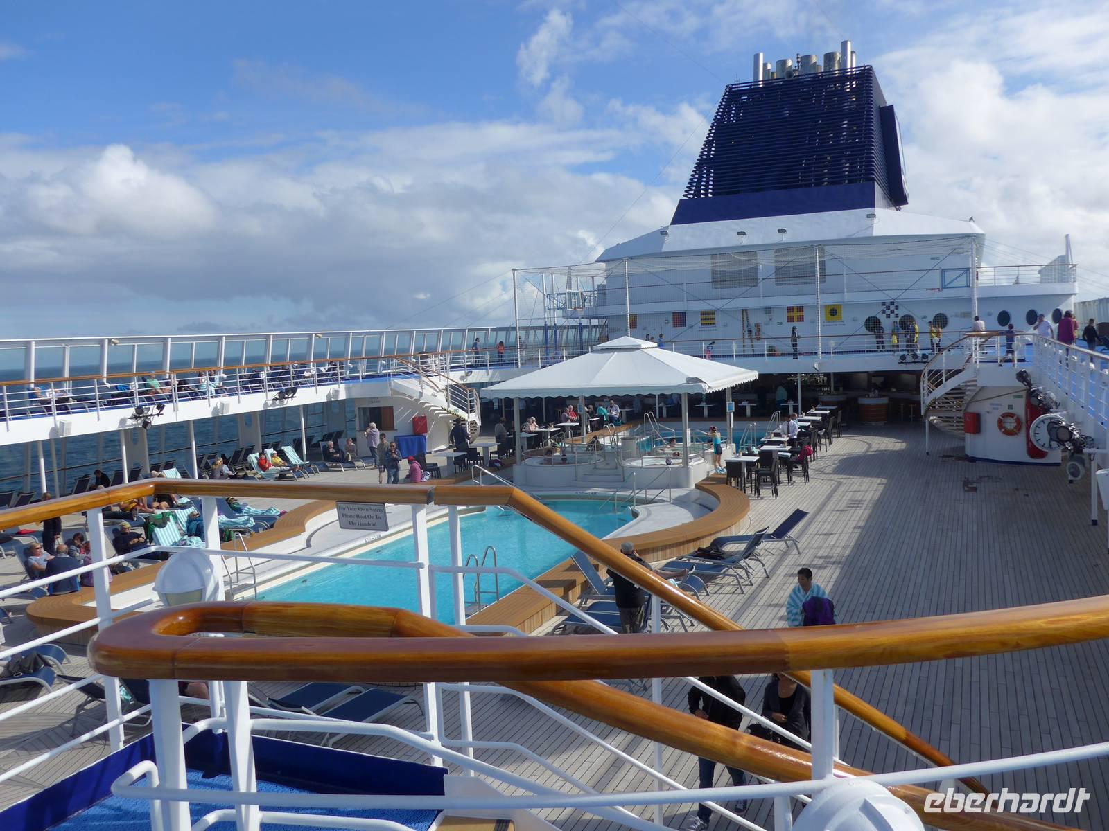 Poolanlage Kreuzfahrtschiff