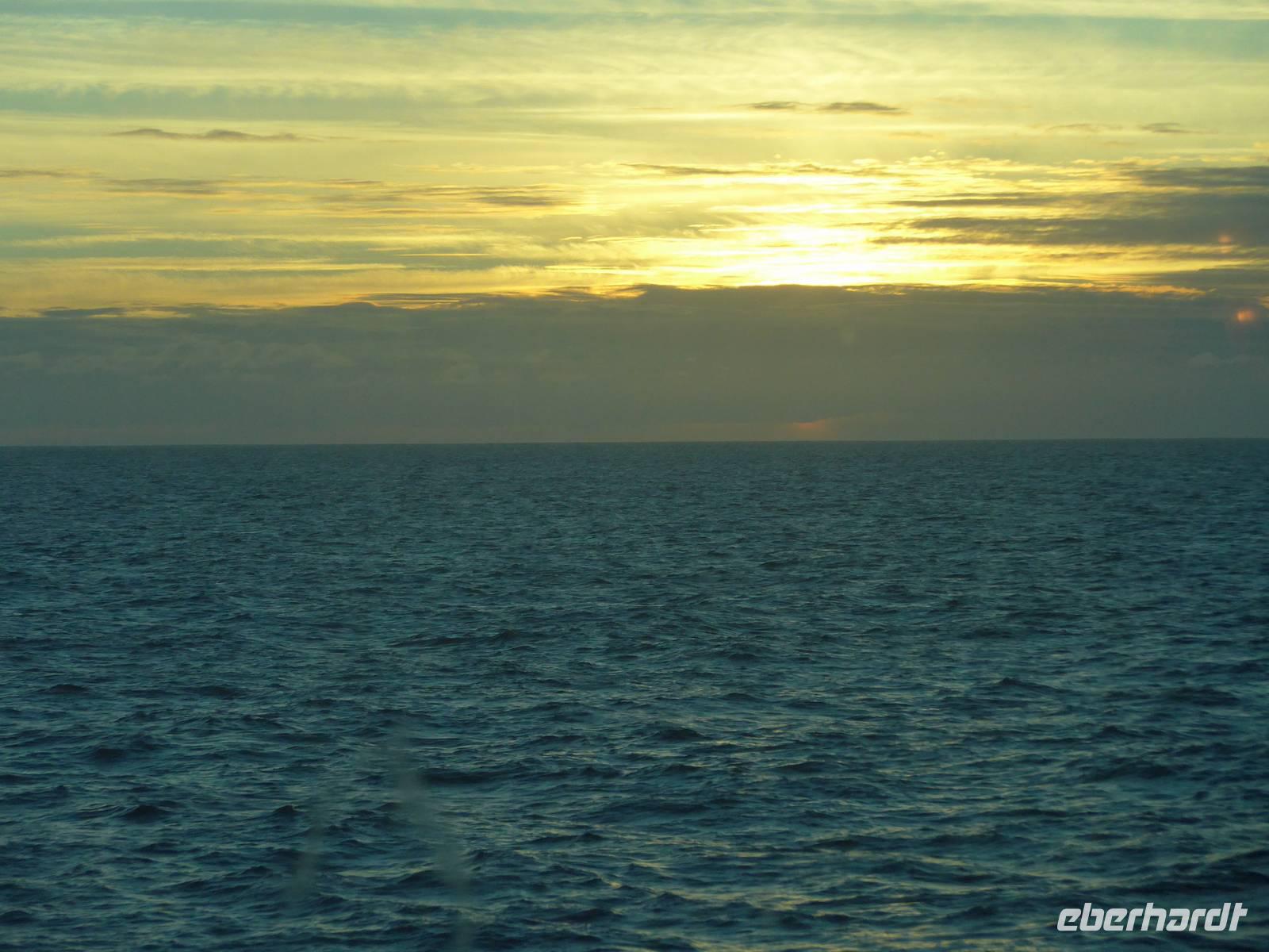 Erster Sonnenuntergang an Bord des Kreuzfahrtschiffes