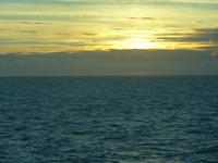 Erster Sonnenuntergang an Bord des Kreuzfahrtschiffes