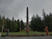 Totempfähle auf dem Gelände der Saxman Native Village