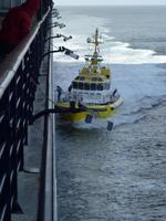 156 der Lotse für die Inside Passage kommt an Bord