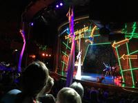 Revue Show im Theater an Bord der NCL Jewel