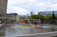 Spaziergang durch die Innenstadt von Calgary - Olympic Plaza