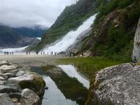 der Wasserfall bei Mendenhall Gletscher