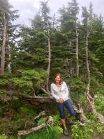 Riese vor Bonsaibaeumchen !