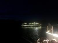 ein Schiff faehrt nach Alaska