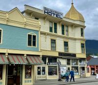Das Hotel mit goldenem Dach