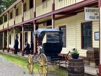 Das Posthotel der Hat Creek Ranch auf der Wagenstrasse