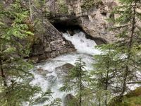 Wasserzufluss in der Maligne Schlucht