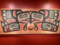 Eine Wandtafel mit Kupfersonne