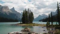 Spirit Island im Maligne Lake