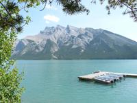 Lake Minnewanka im Banff Nationalpark