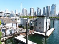 Blick von Granville Island auf die Waterfront von Vancouver