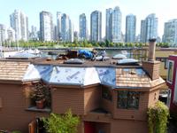 Blick von Granville Island auf die Waterfront von Vancouver