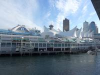 Ablegen des Kreuzfahrtschiff am Hafen von Vancouver nach Alaska