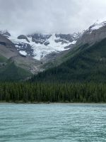 Gletscher schaut auf Maligne See