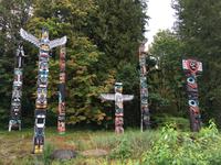 Stadtrundfahrt Vancouver - Totempfähle im Stanley Park