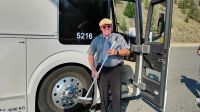 Unser Busfahrer Robert sorgt für immer sauberen Bus 