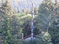 Langhaus mit Totempfahl