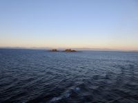 Insel mit Leuchtturm Alaska