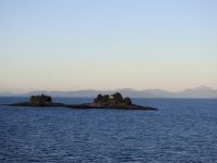 Insel mit Leuchtturm Alaska