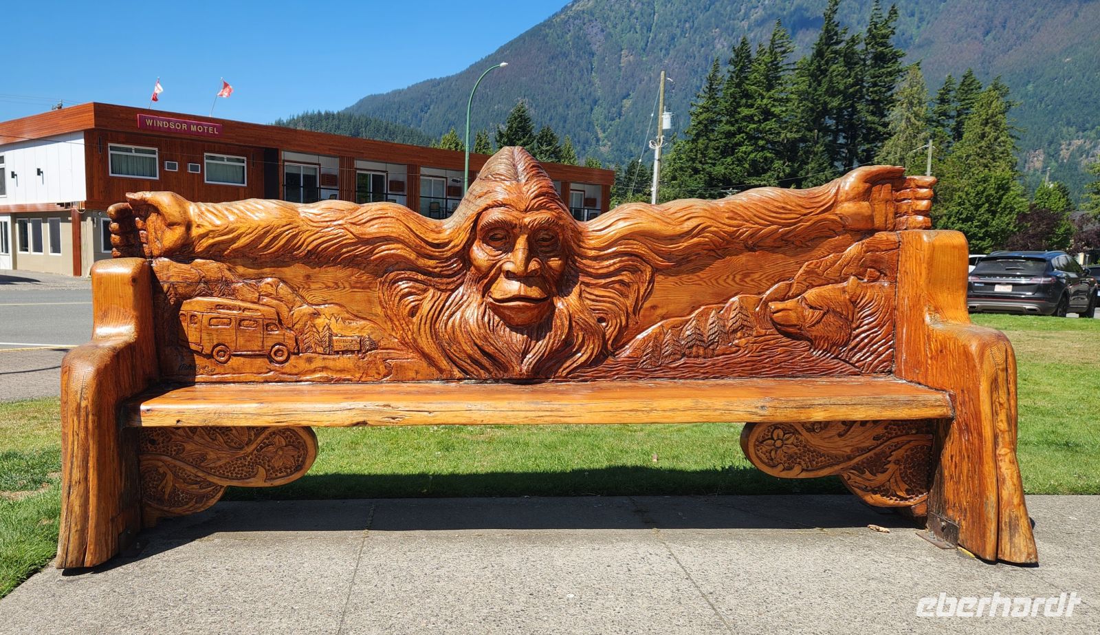 Hope - Kettensäge-Schnitzerei