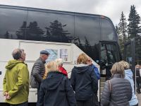 47. Reiseleiter Wolfie in Aktion am Peyto Lake Lookout, Icefields Parkway.jpg