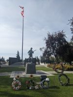 502. Freizeittag - Stadtspaziergang - Kriegsdenkmal  Centennial Park, Anchorage, Alaska.jpg