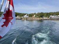 Wir unternehmen eine Bootsfahrt im 1.000 Islands Nationalpark