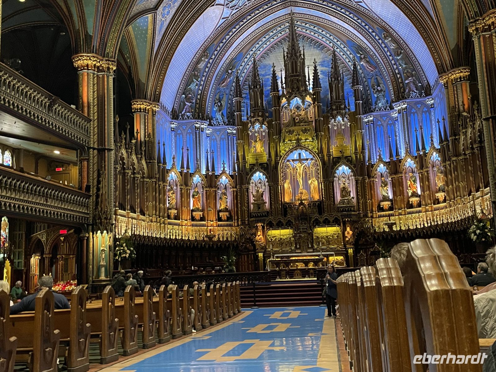 mit ihrem schön gestalteten Altar