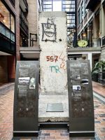 Stück der Berliner Mauer in der Unterstadt von Montreal