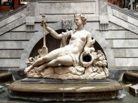 Skulptur am Brunnen in der Unterstadt von Montreal