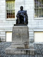 Gründungsvater Harvard auf dem Campusgelände