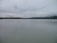 Spaziergang des Nugget Falls Trails zum Wasserfall beim Mendenhall-Gletscher