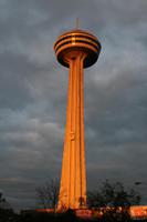 Skylon Tower mit Außenaufzug