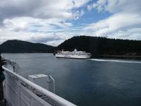 da gibt es ja noch eine Faehre in dieser engen Passage