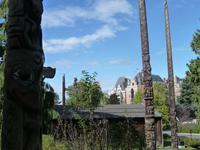 Totem mit Empress Hotel 