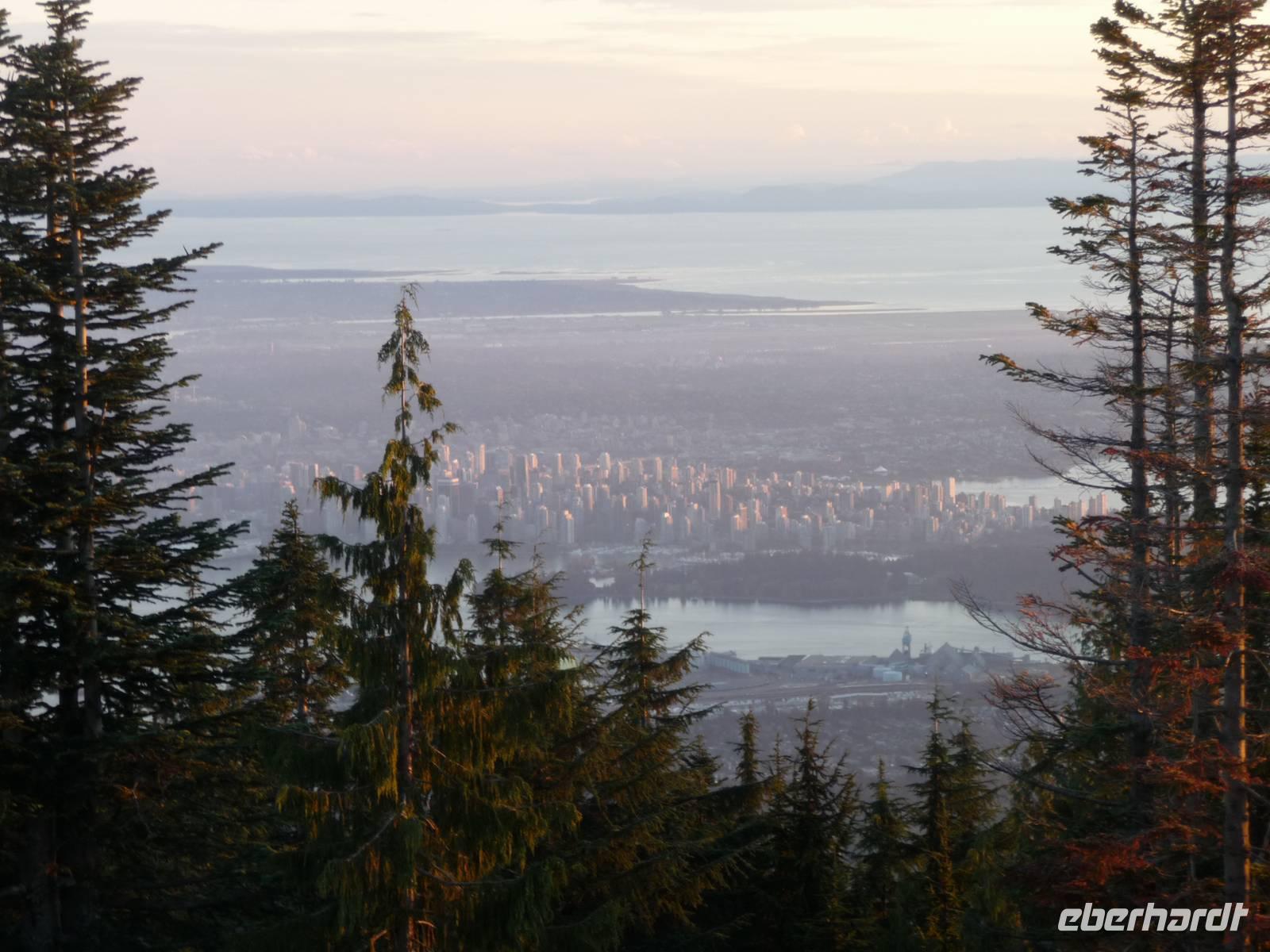 Die Sonne geht unter in Vancouver Downtown