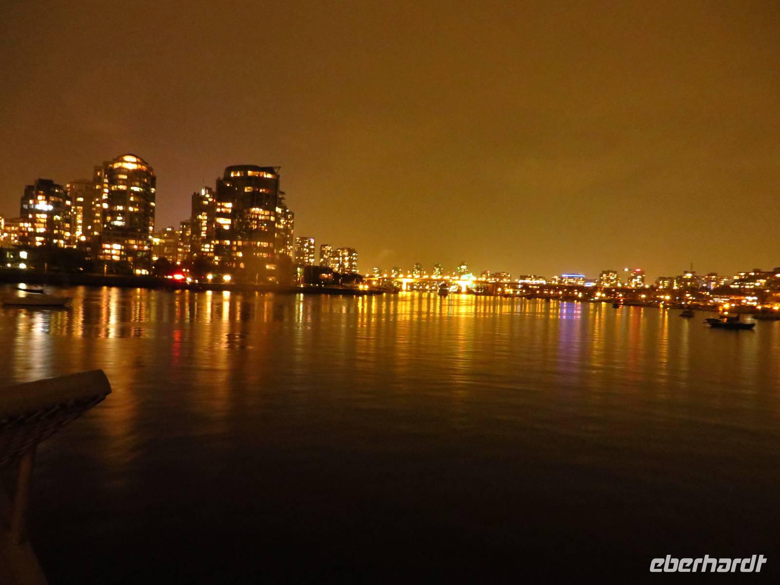 Skyline Vancouvers bei Nacht