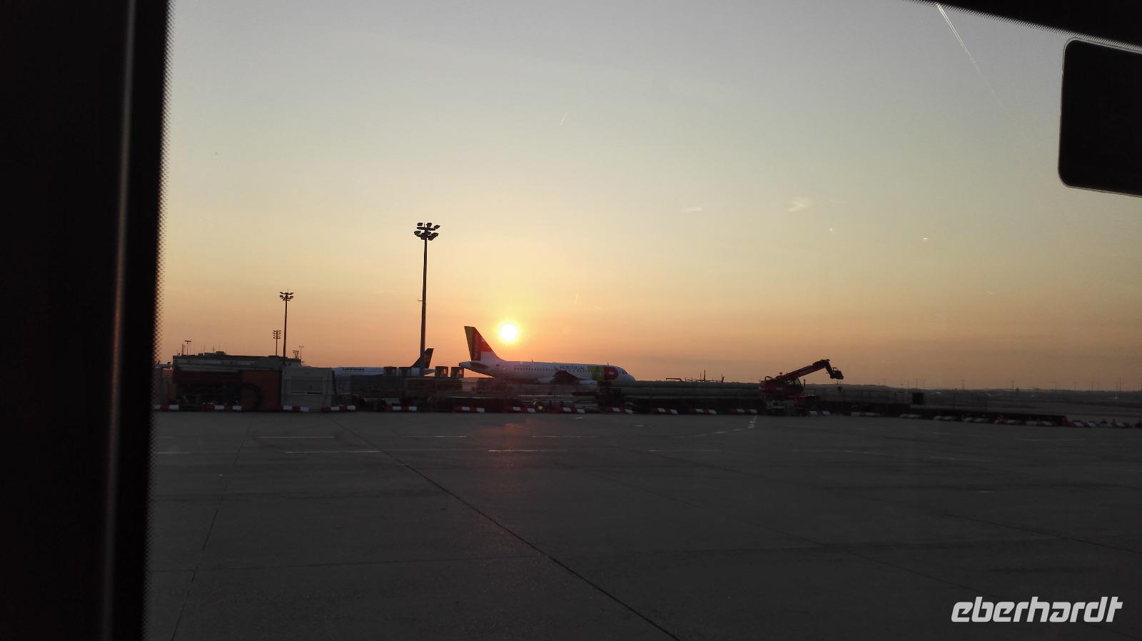 Frankfurt Flughafen im Morgengrauen