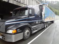 Dieser Laster will auch auf die Faehre 